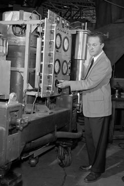 Donald Glaser with xenon bubble chamber, 1960.