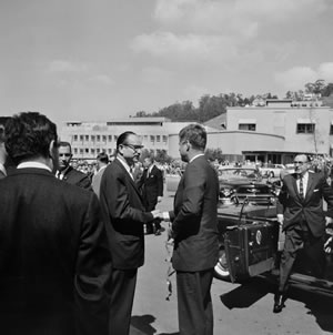 McMillan greets President John Kennedy during his visit to the Lab, 1962.